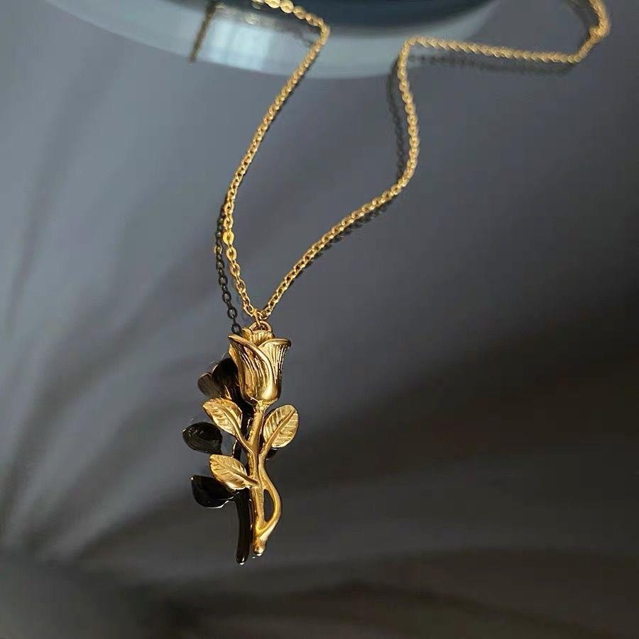 Rose Necklace Giftaecologist