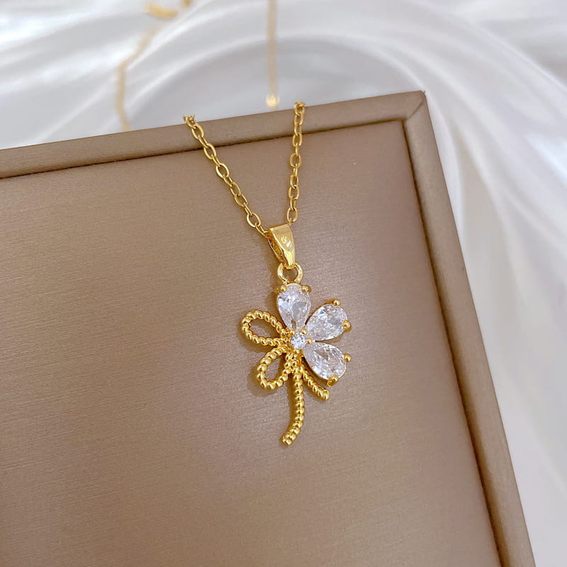 Flower 5 Necklace Giftaecologist