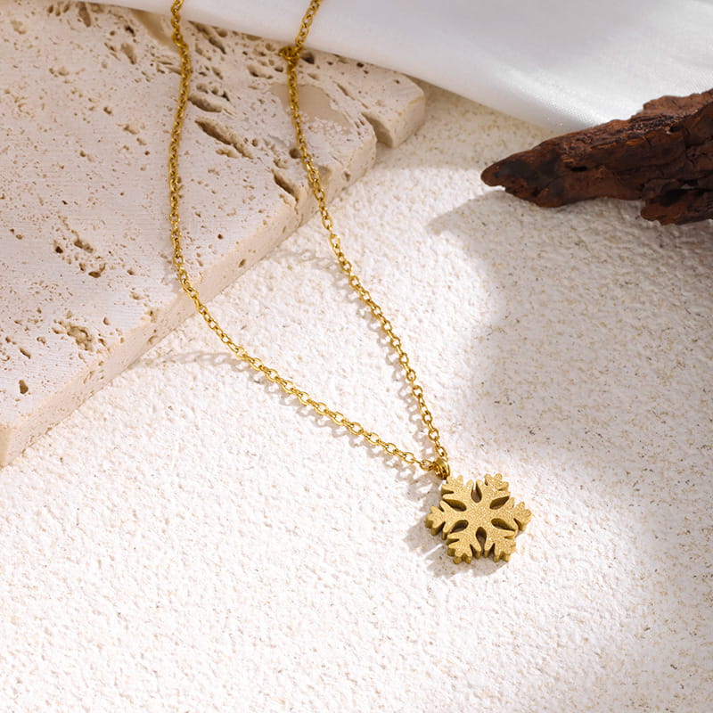 Leaf Snow Frosted Necklace