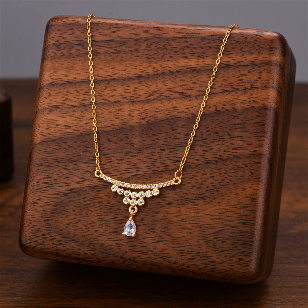 Queen Necklace Giftaecologist