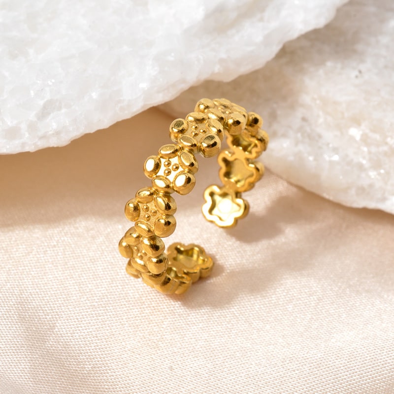 Alternative view of Flower 3 Ring Giftaecologist