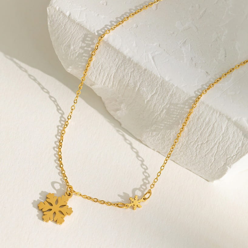 Leaf Snow 2 Necklace