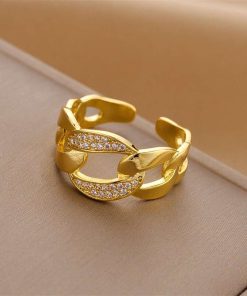 Alternative view of Knot 3 Ring Giftaecologist