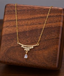 Queen Necklace Giftaecologist