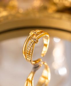 Alternative view of Knot 2 Ring Giftaecologist